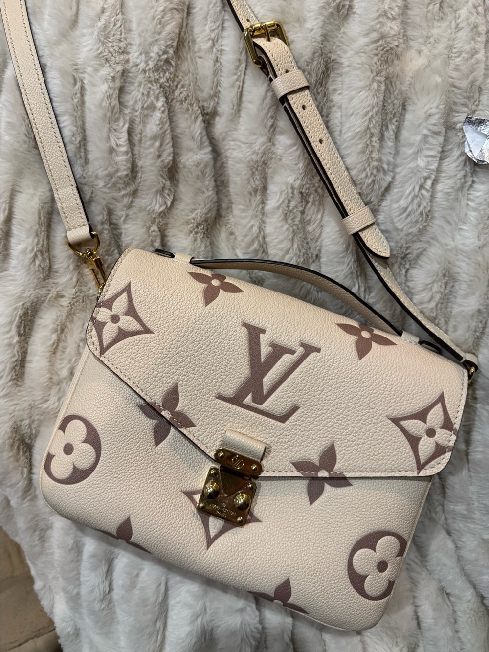 Louis Vuitton Cream Monogram Pochette Métis Crossbody Bag